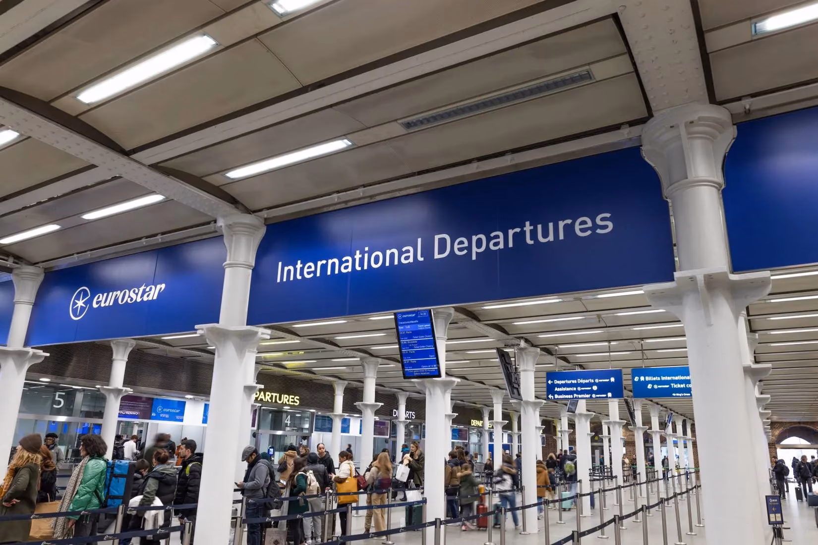 the-chunnel-s-unplanned-siesta-a-tale-of-power-outage-and-travel-chaos-image-1